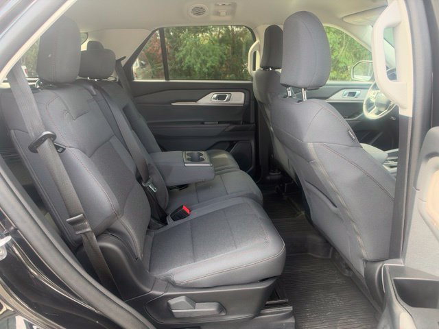 Used 2025 Ford Explorer Active AWD/4WD image 10