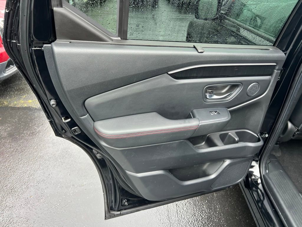 Used 2025 Honda Pilot Black Edition image 15