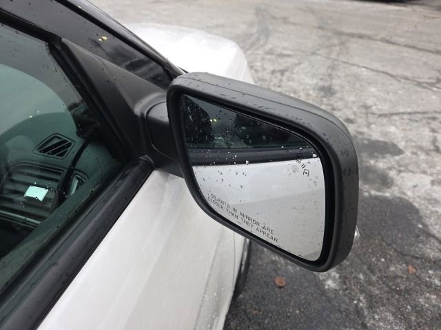 Used 2019 Ford Explorer XLT w/ Equipment Group 202A image 4