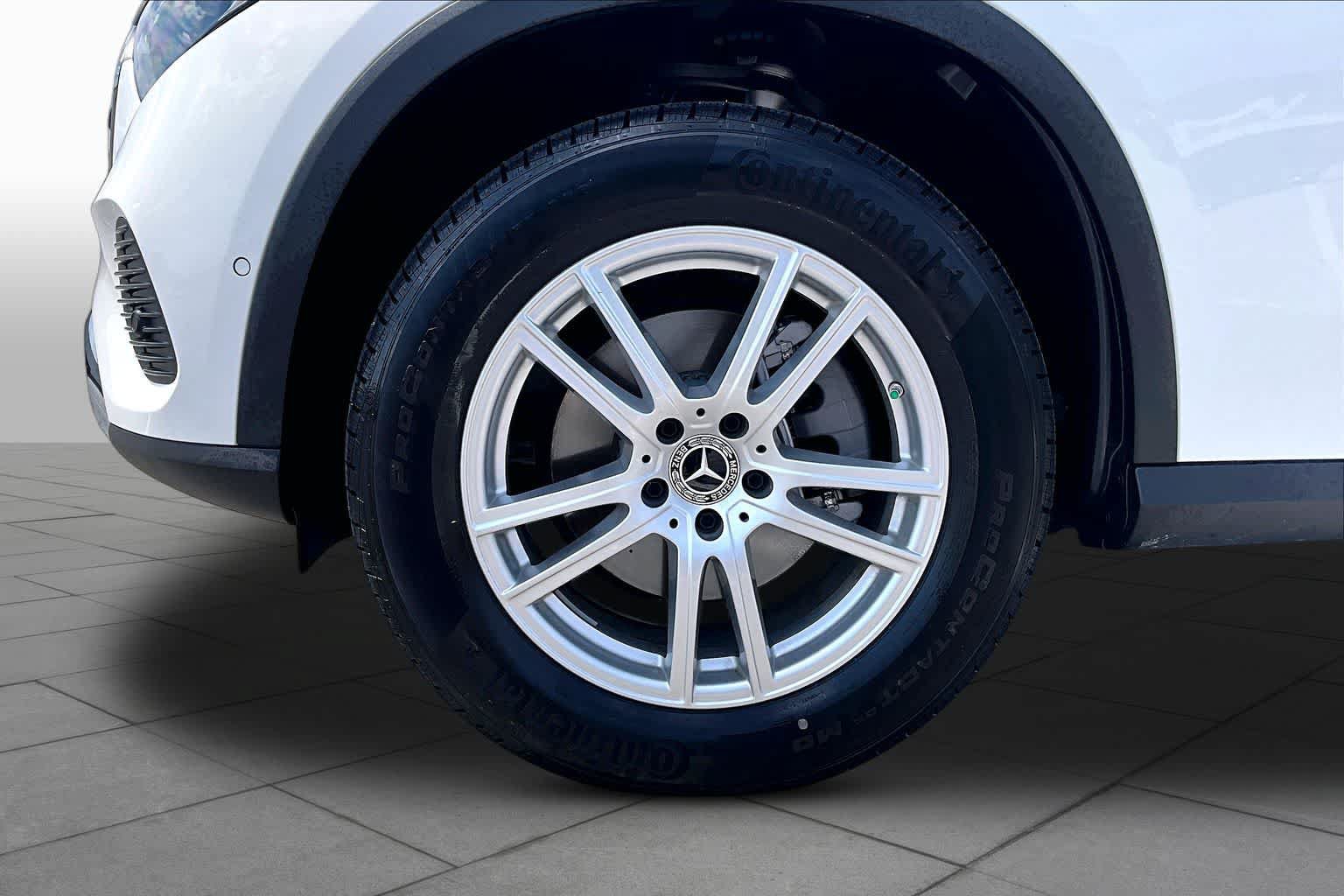 Used 2025 Mercedes-Benz GLC 300 4MATIC image 11