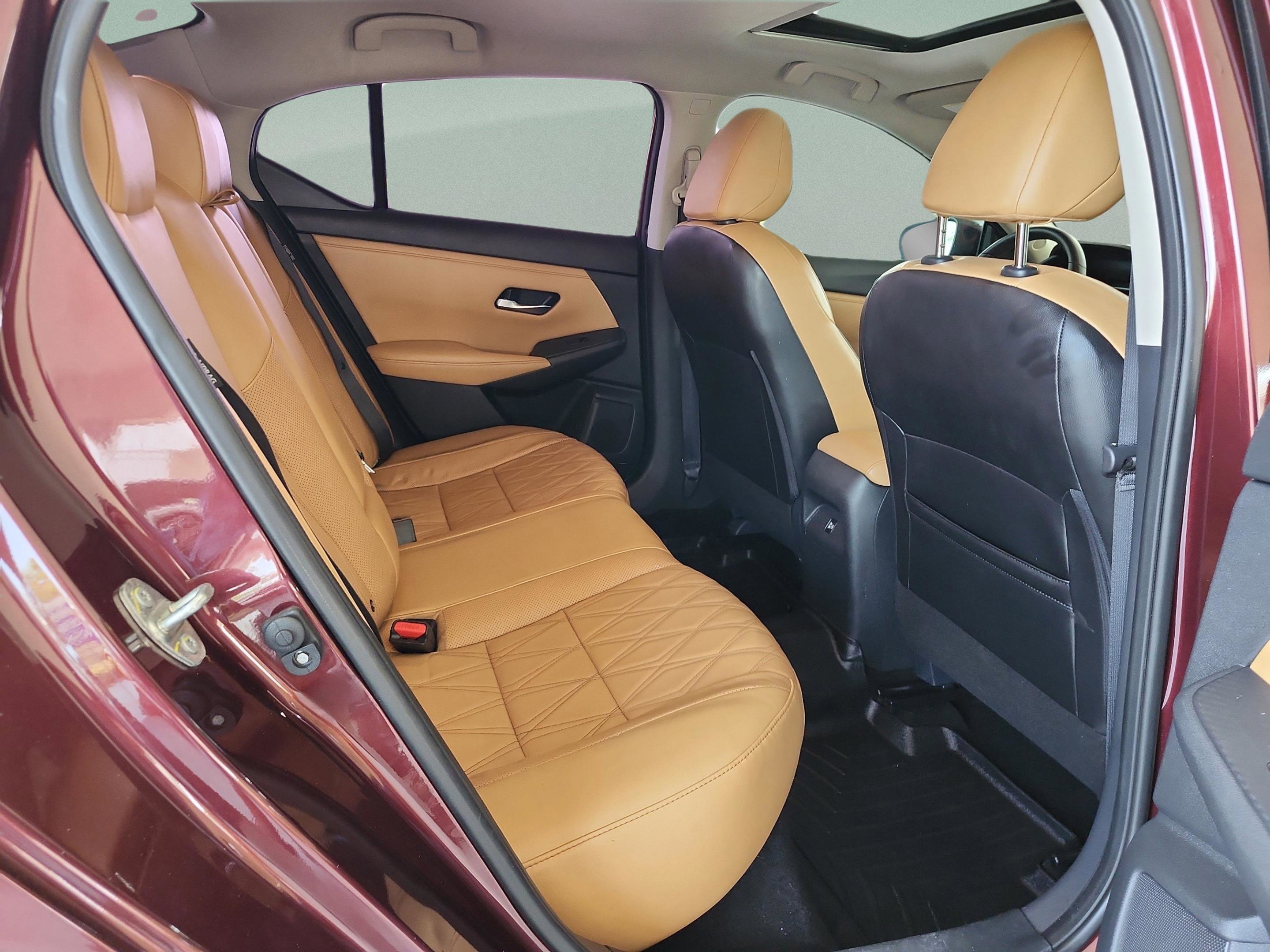 Used 2021 Nissan Sentra SV w/ SV Premium Package FWD image 18