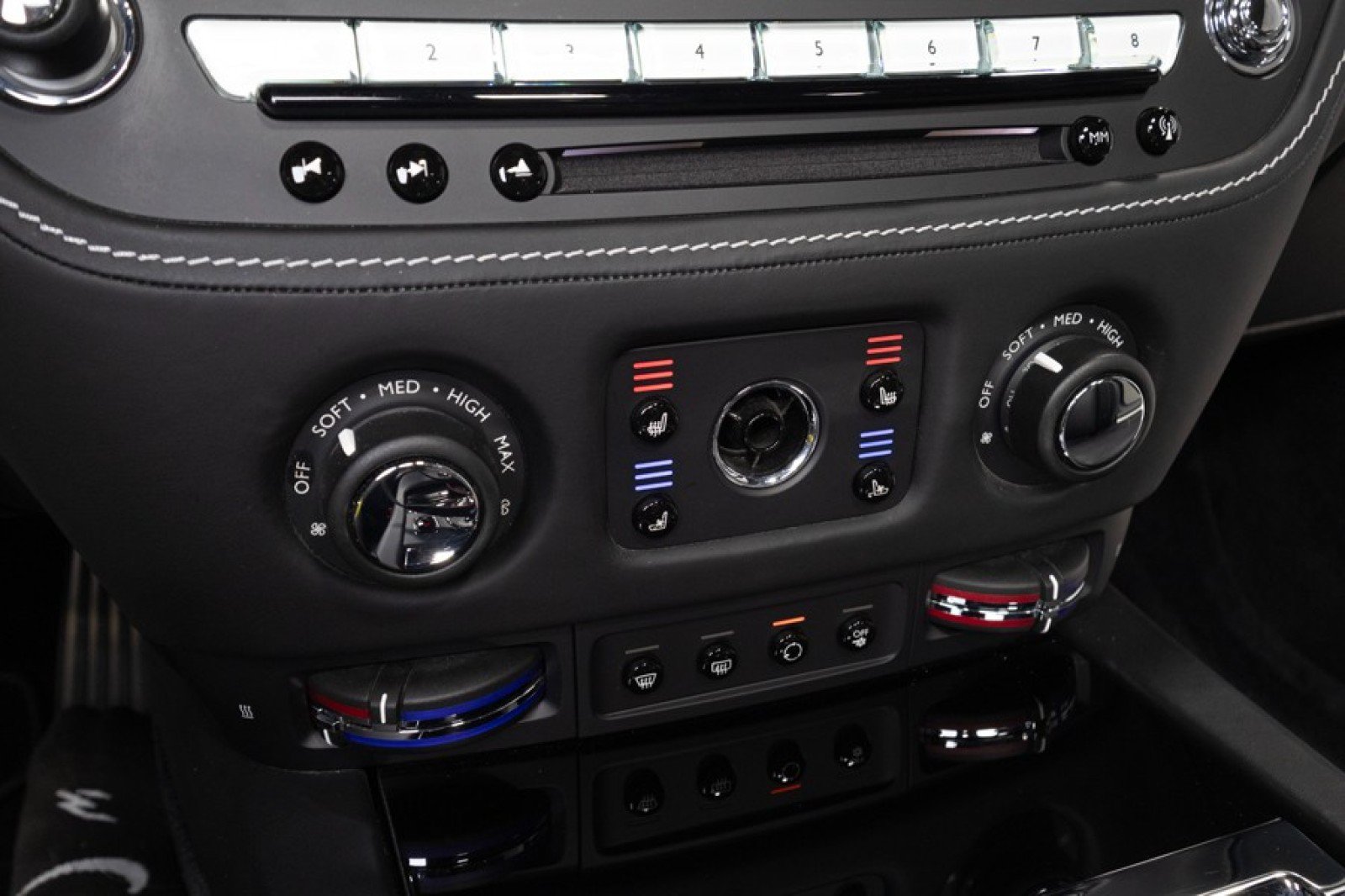 Used 2019 Rolls-Royce Dawn RWD image 35