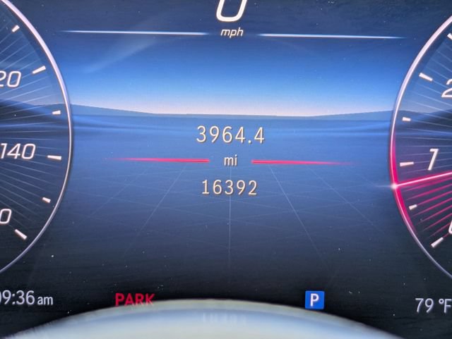 Used 2025 Mercedes-Benz GLC 300 4MATIC image 13