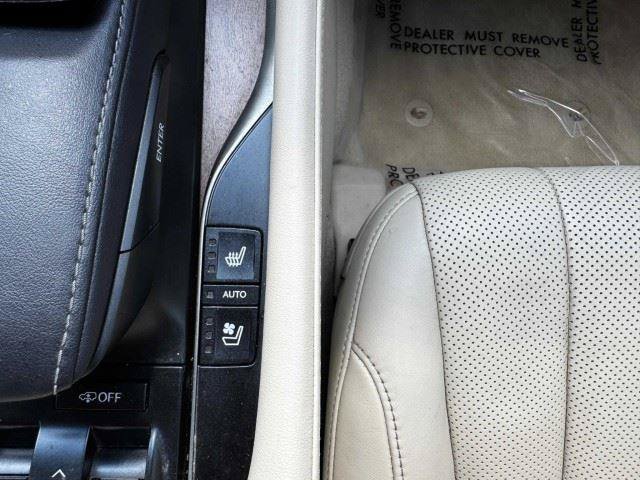 Used 2019 Lexus LX 570 4WD w/ Luxury Package image 38