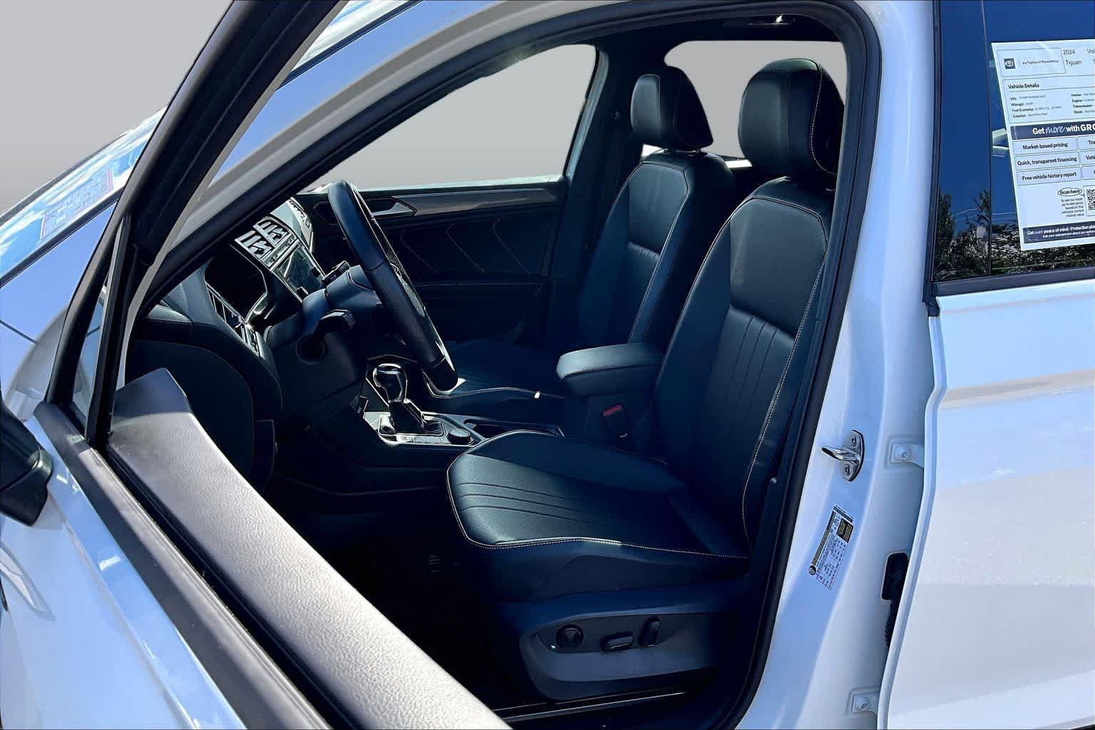 Used 2024 Volkswagen Tiguan SE R-Line AWD/4WD image 9