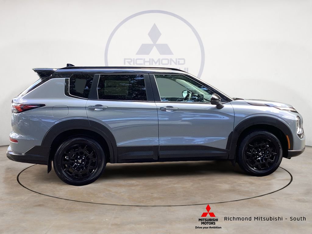 New 2025 Mitsubishi Outlander SE image 2