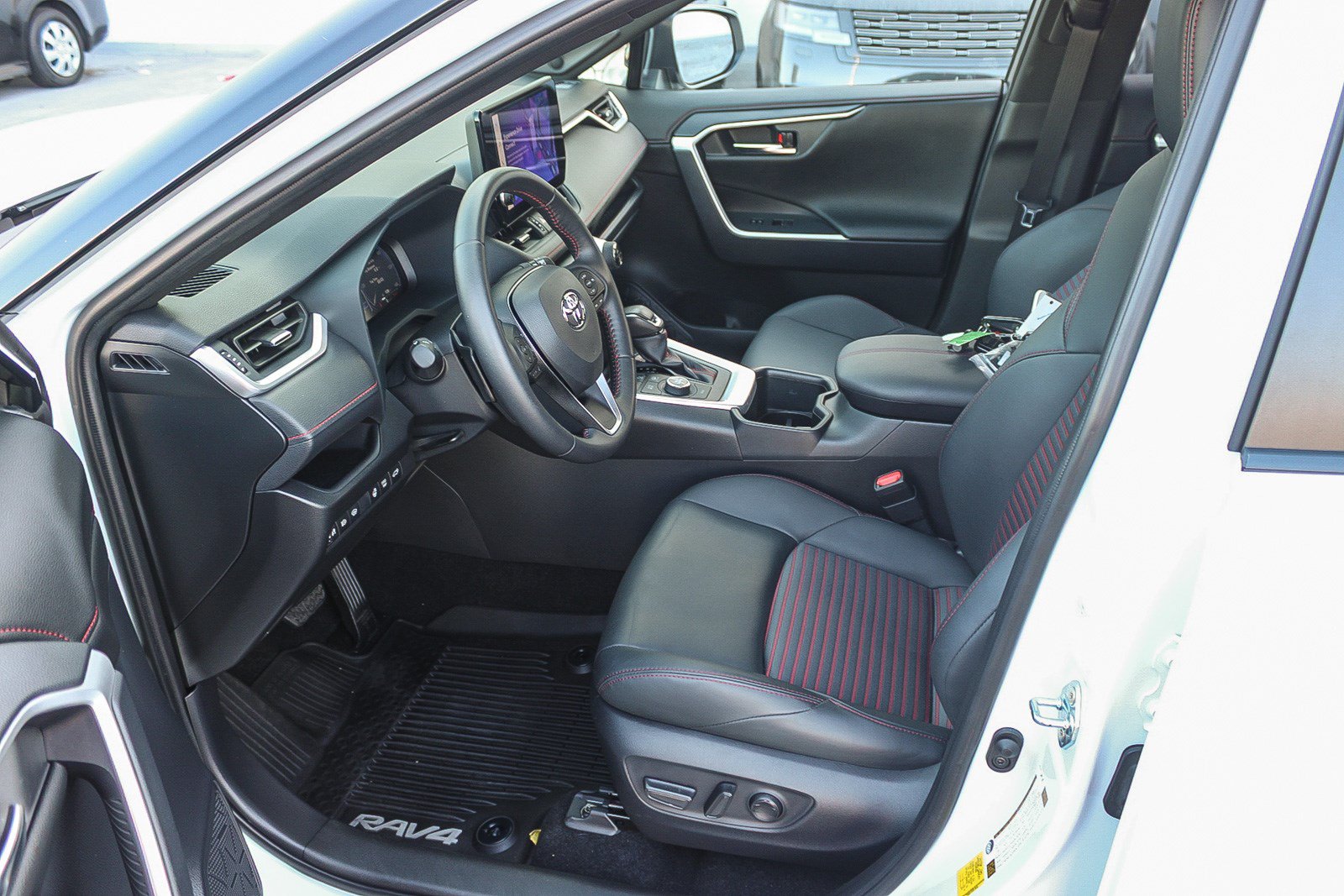 Used 2024 Toyota RAV4 XSE w/ Weather Package AWD/4WD image 18