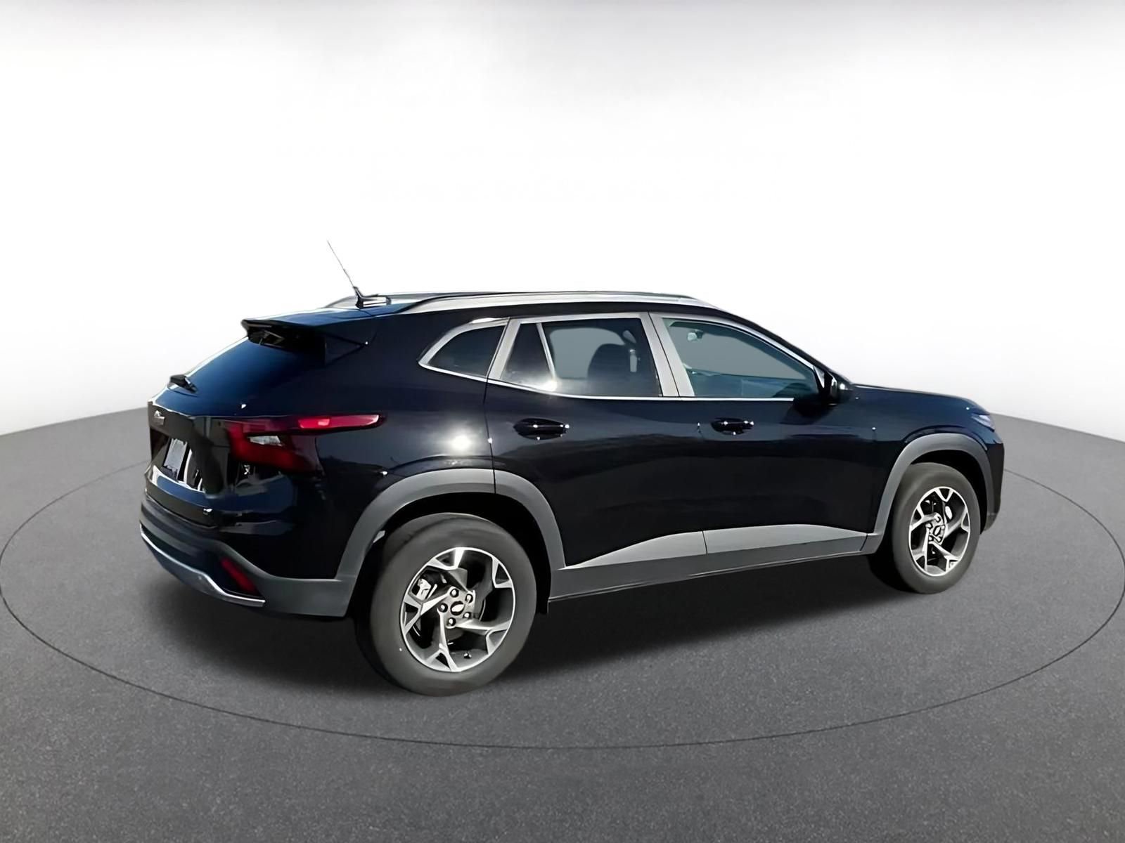 Used 2025 Chevrolet Trax LT FWD image 14