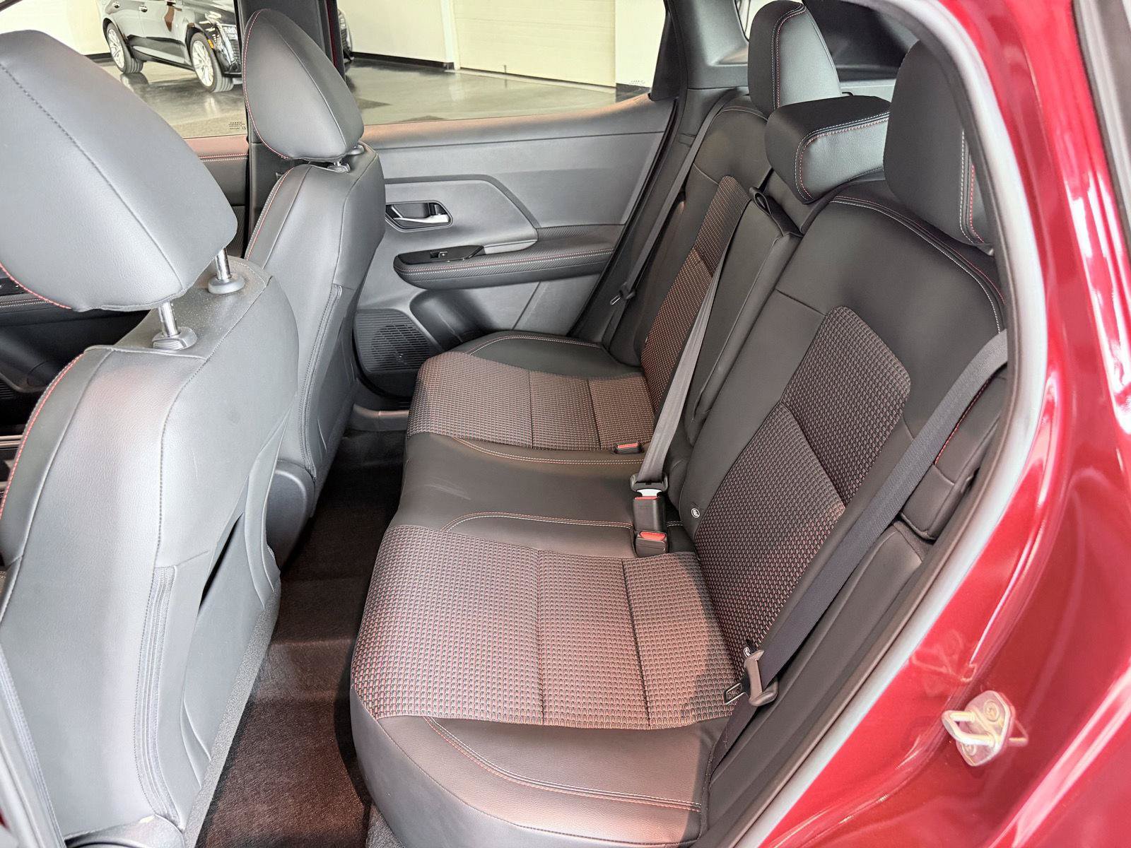 Used 2025 Nissan Kicks SR AWD/4WD image 23