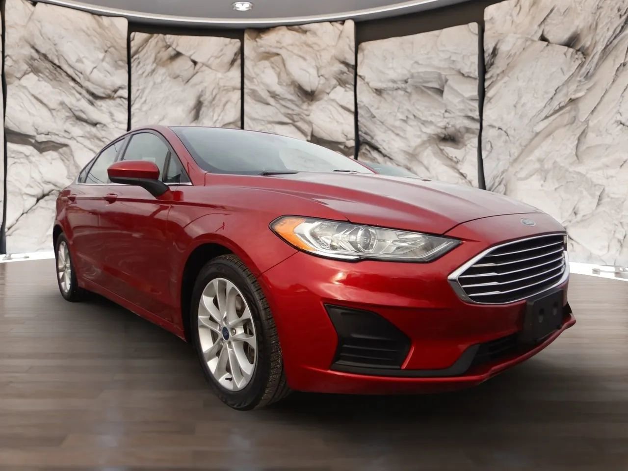 Used 2019 Ford Fusion SE image 4