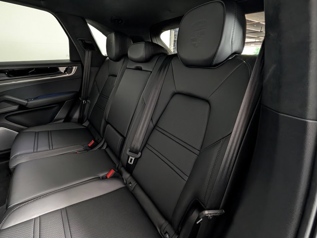 New 2026 Porsche Cayenne Turbo AWD/4WD image 24