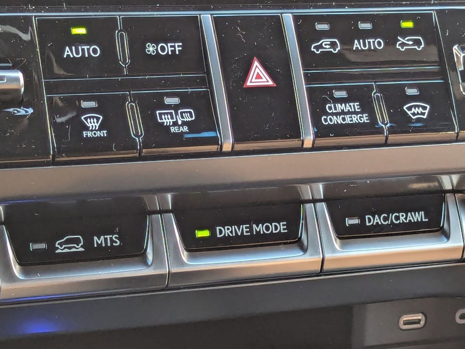 New 2025 Lexus LX 600 4WD w/ Luxury Package image 32