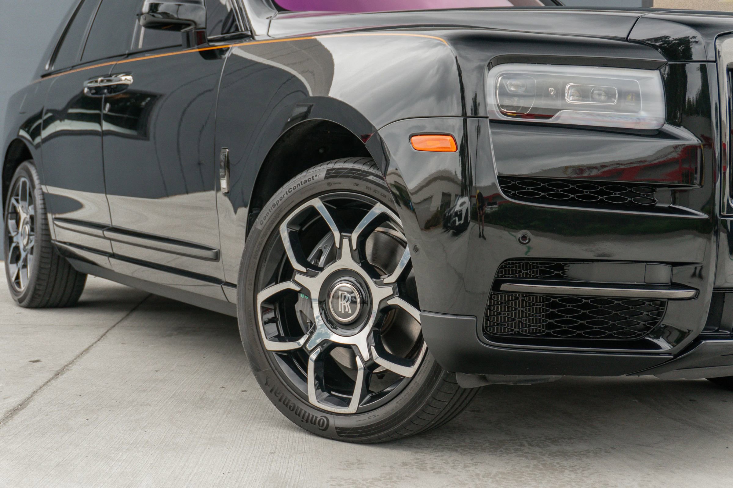 Used 2023 Rolls-Royce Cullinan Black Badge w/ Leather Finishing Pack image 33