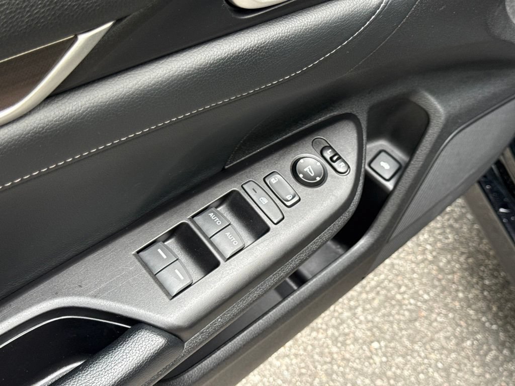 Used 2019 Honda Civic Touring image 11