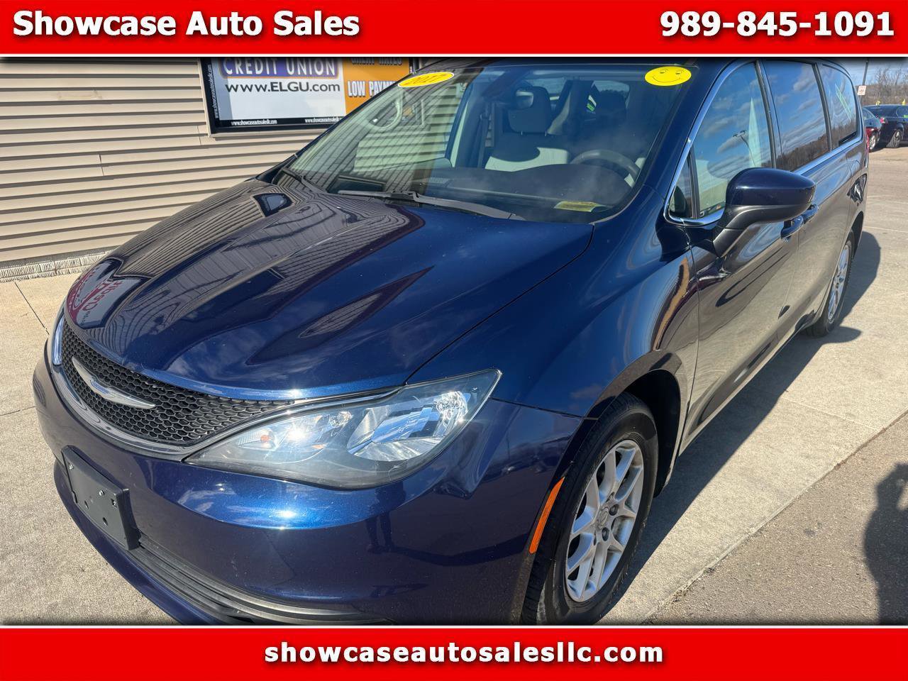 Used 2017 Chrysler Pacifica Touring image 1