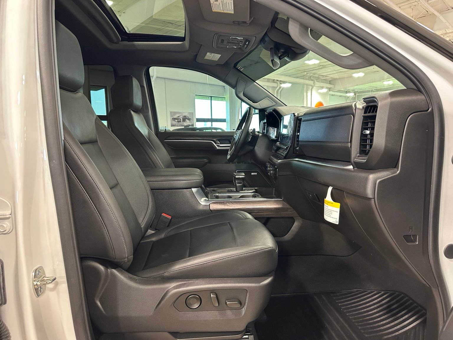Used 2025 Chevrolet Silverado 1500 LTZ w/ Z71 Off-Road Package AWD/4WD image 39