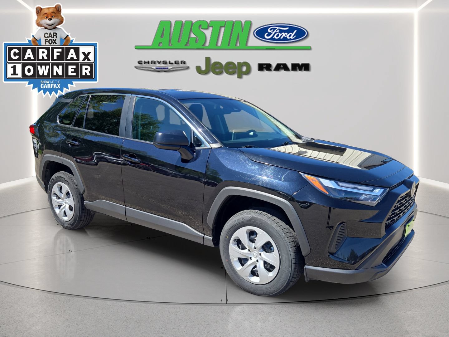 Used 2024 Toyota RAV4 LE AWD/4WD image 7