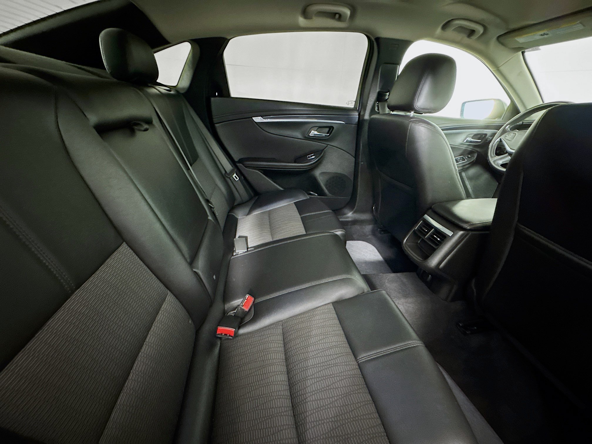 Used 2018 Chevrolet Impala LT FWD image 25