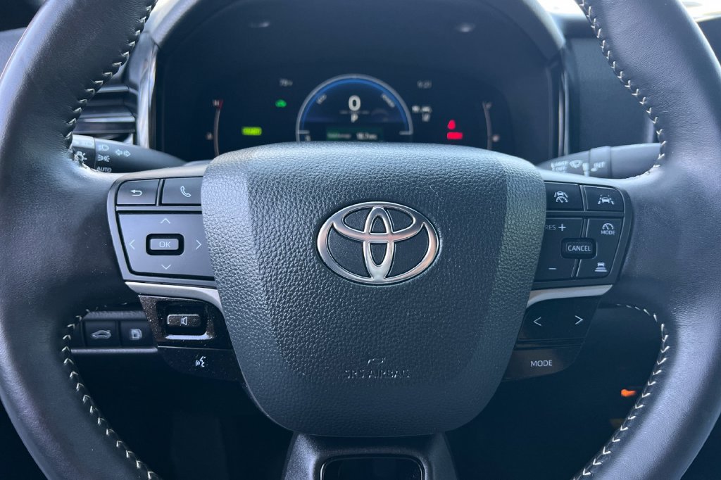 Certified 2025 Toyota Camry SE FWD image 25