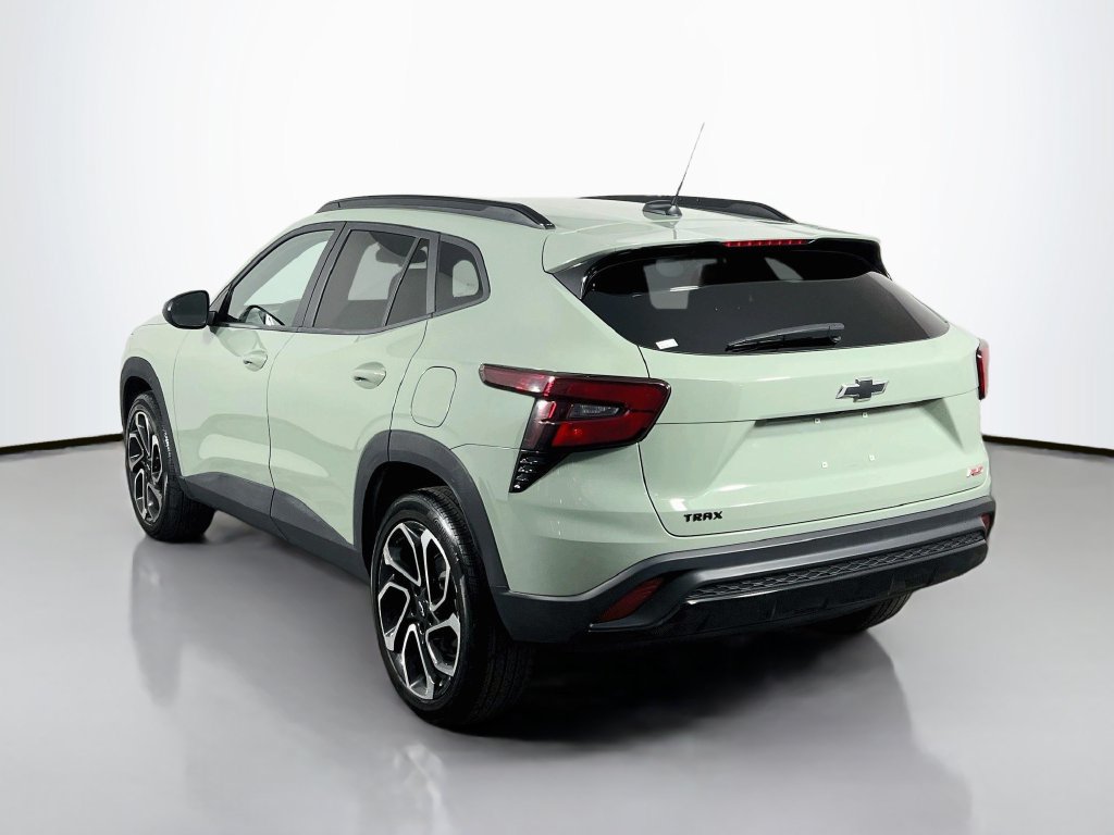 Used 2024 Chevrolet Trax RS w/ Sunroof Package FWD image 7