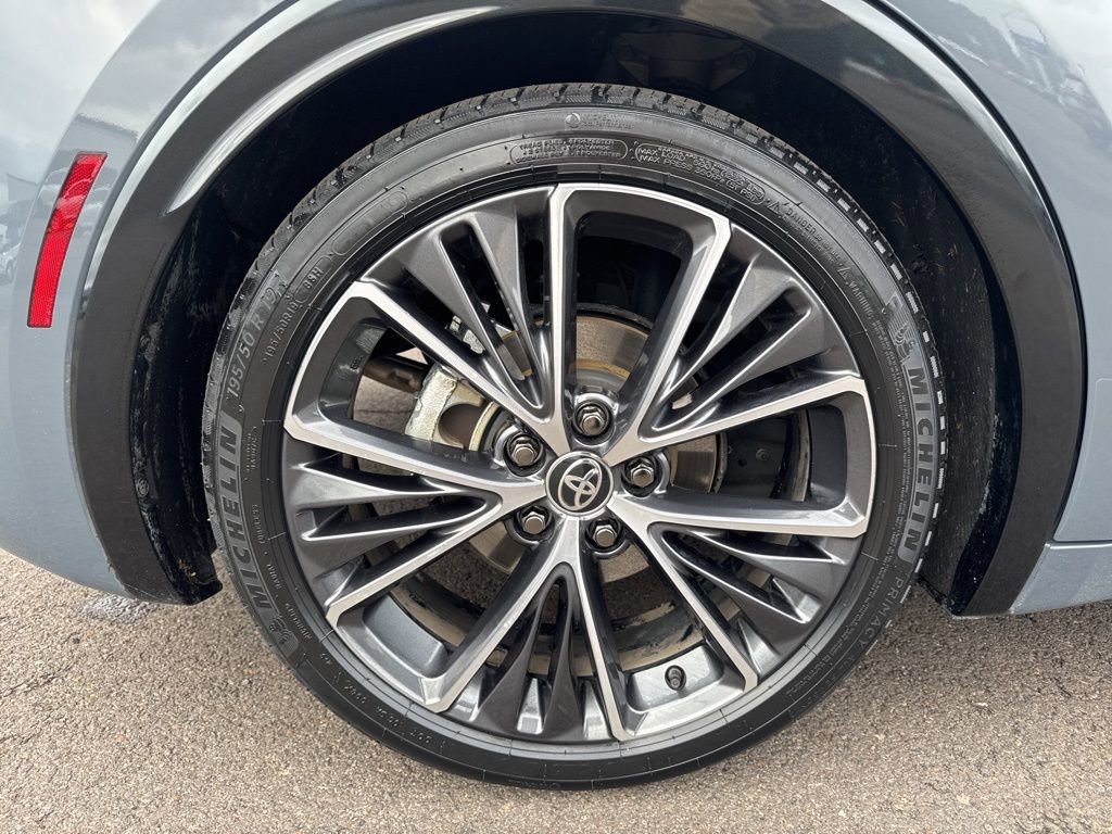 Used 2024 Toyota Prius Limited image 9