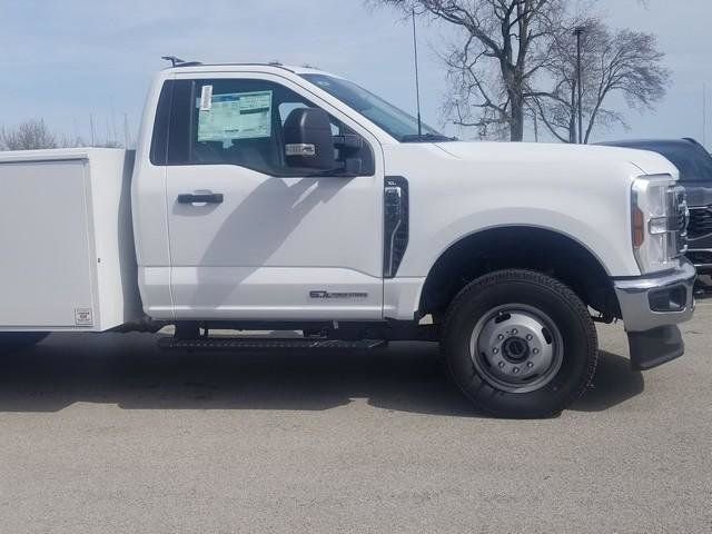 New 2025 Ford F350 XL w/ XL Chrome Package image 3
