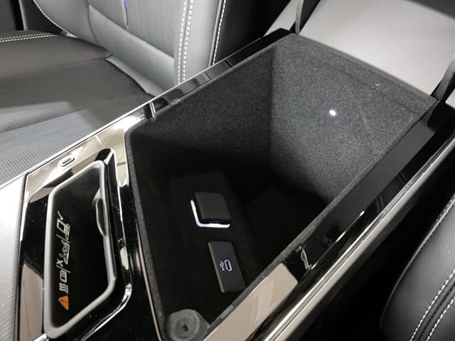 New 2025 Cadillac Lyriq Sport AWD/4WD image 24