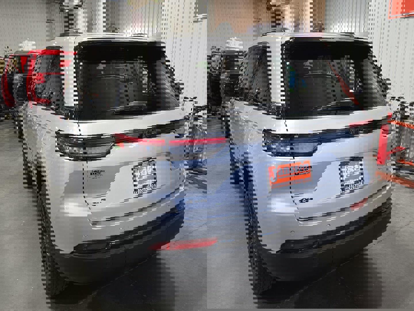 Used 2024 Jeep Grand Cherokee Altitude image 4