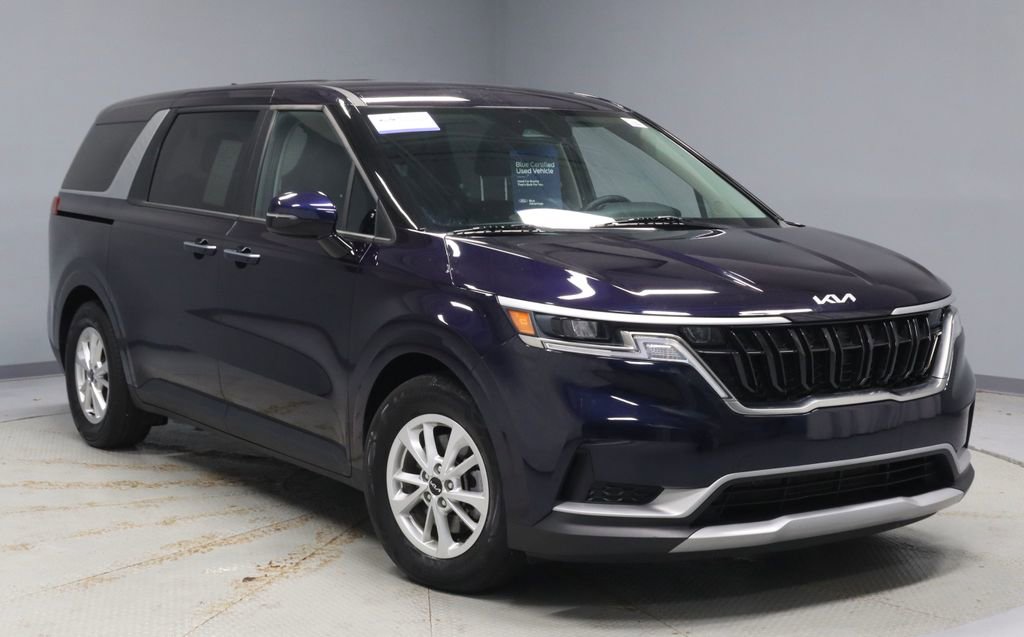 Used 2024 Kia Carnival LX FWD image 1