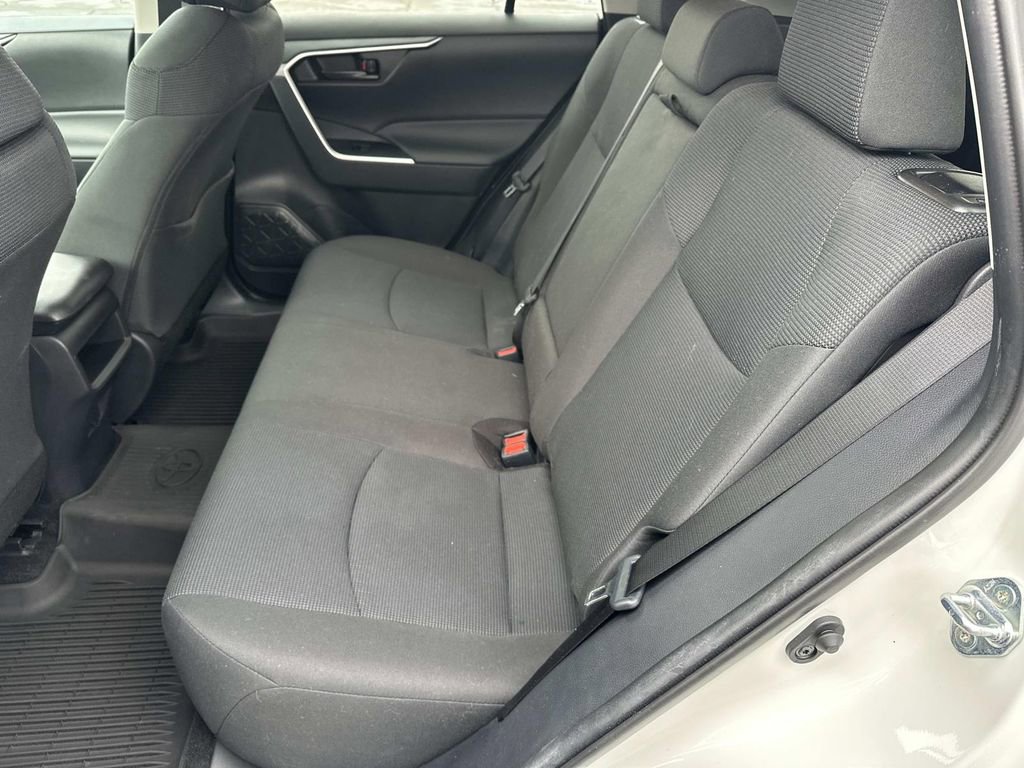 Used 2021 Toyota RAV4 LE image 12