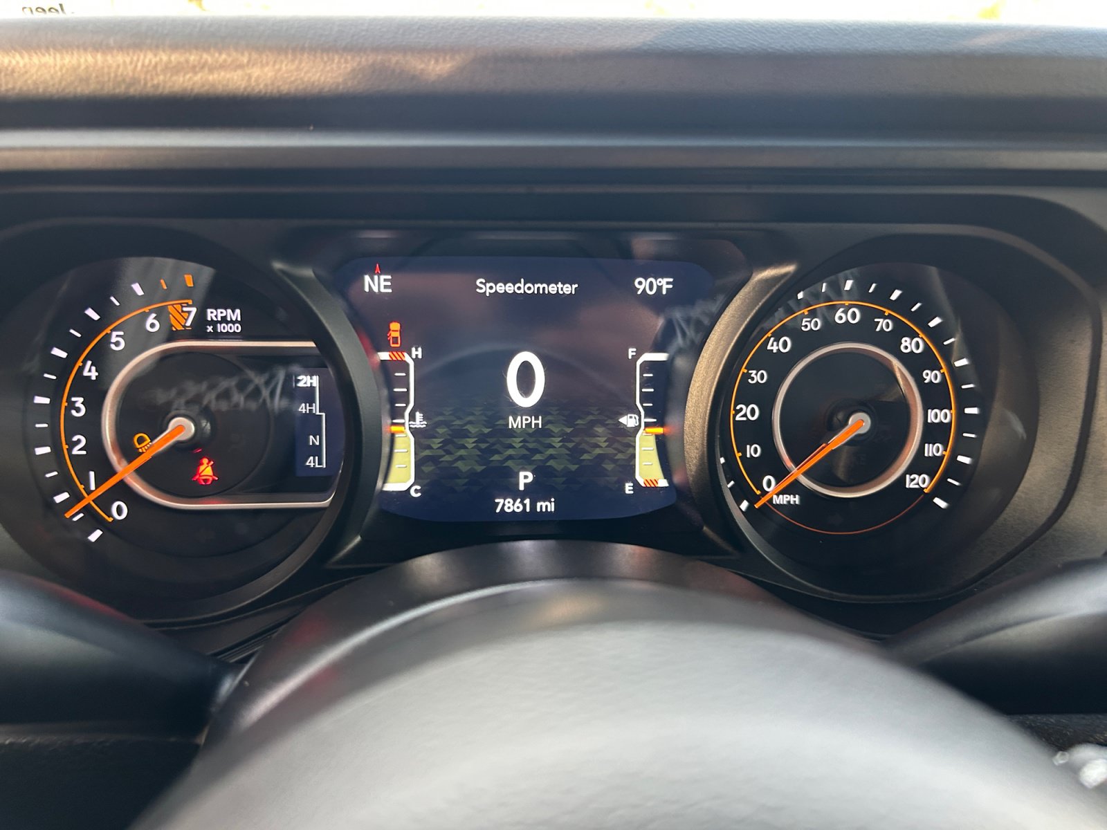 Used 2025 Jeep Gladiator Rubicon w/ Convenience Group AWD/4WD image 10