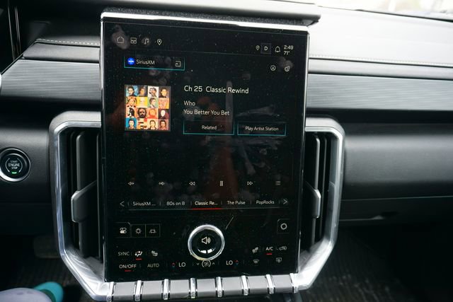 Used 2024 GMC Acadia Elevation image 16