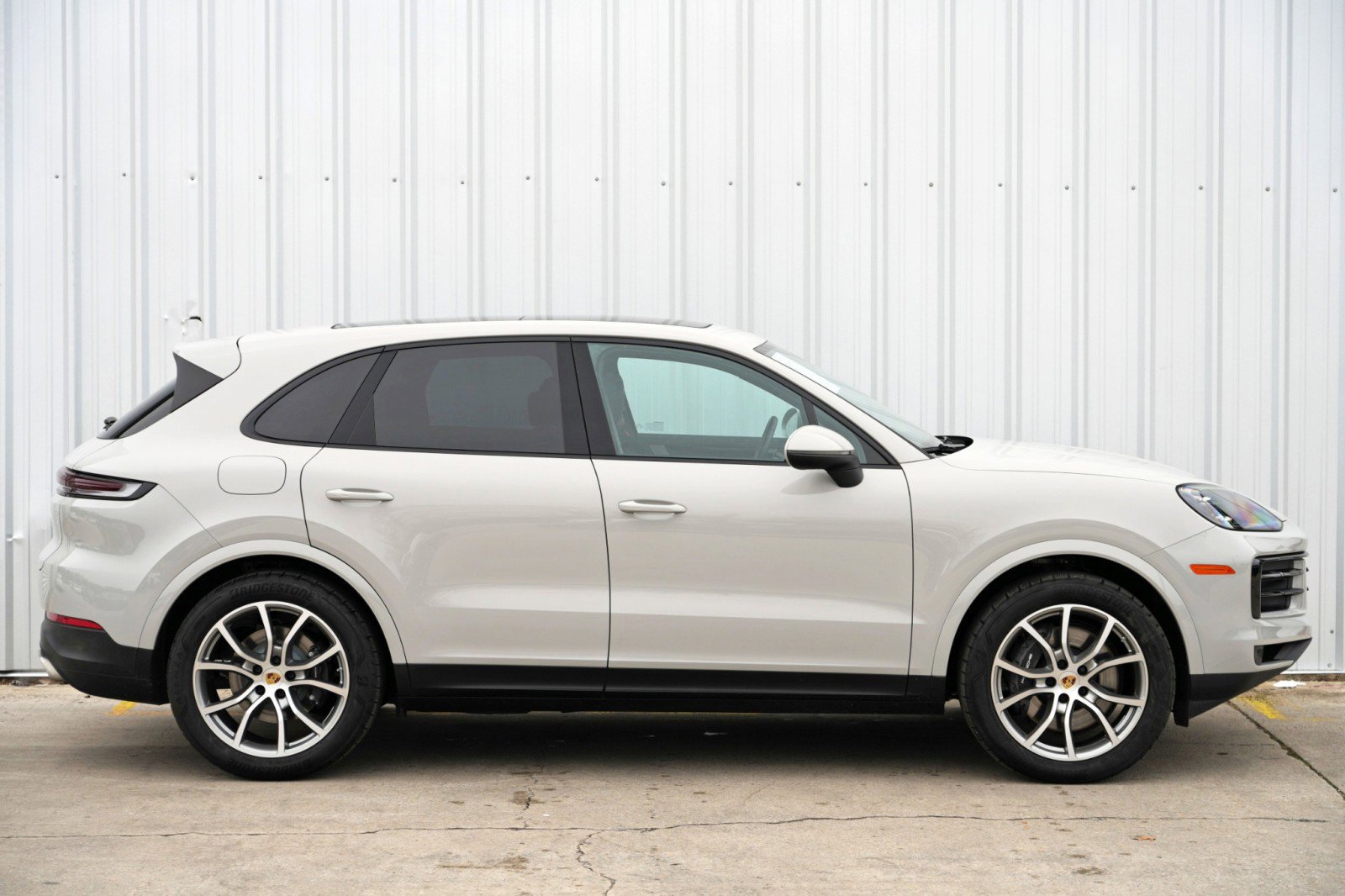 Used 2024 Porsche Cayenne w/ Premium Package image 55