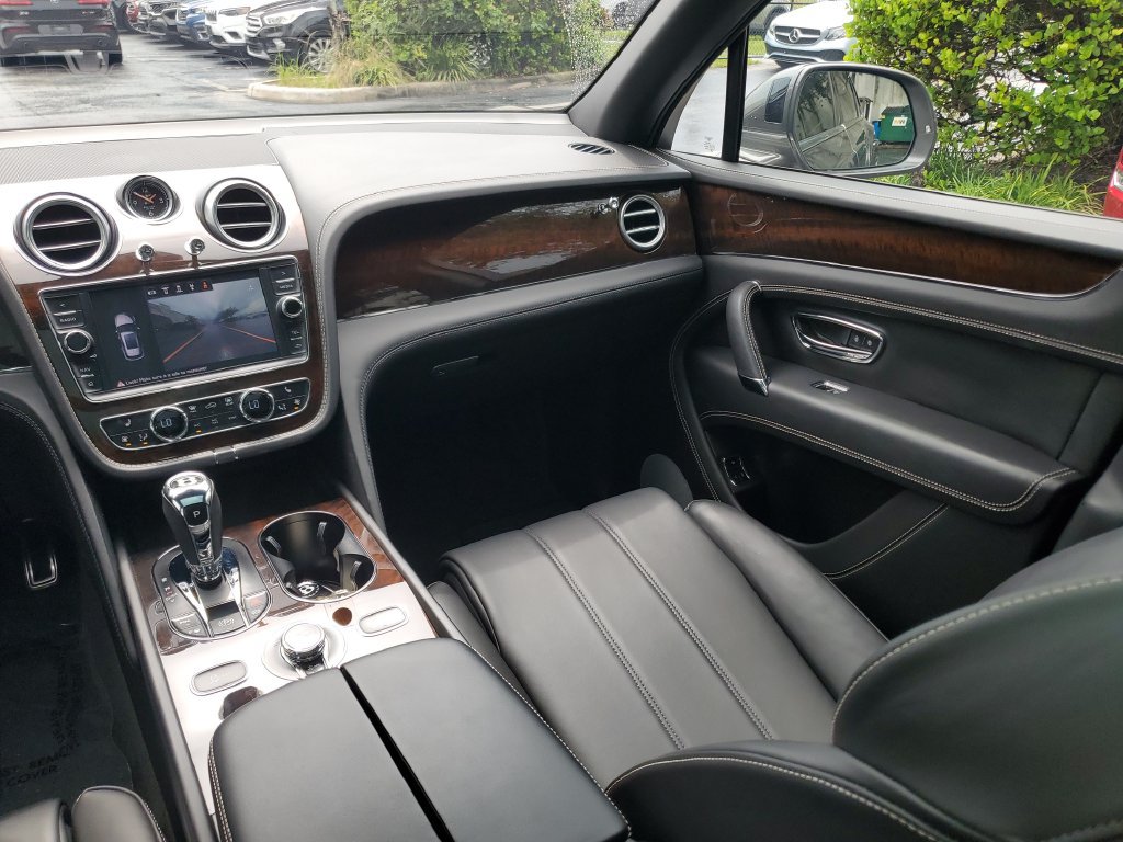 Used 2018 Bentley Bentayga AWD/4WD image 17