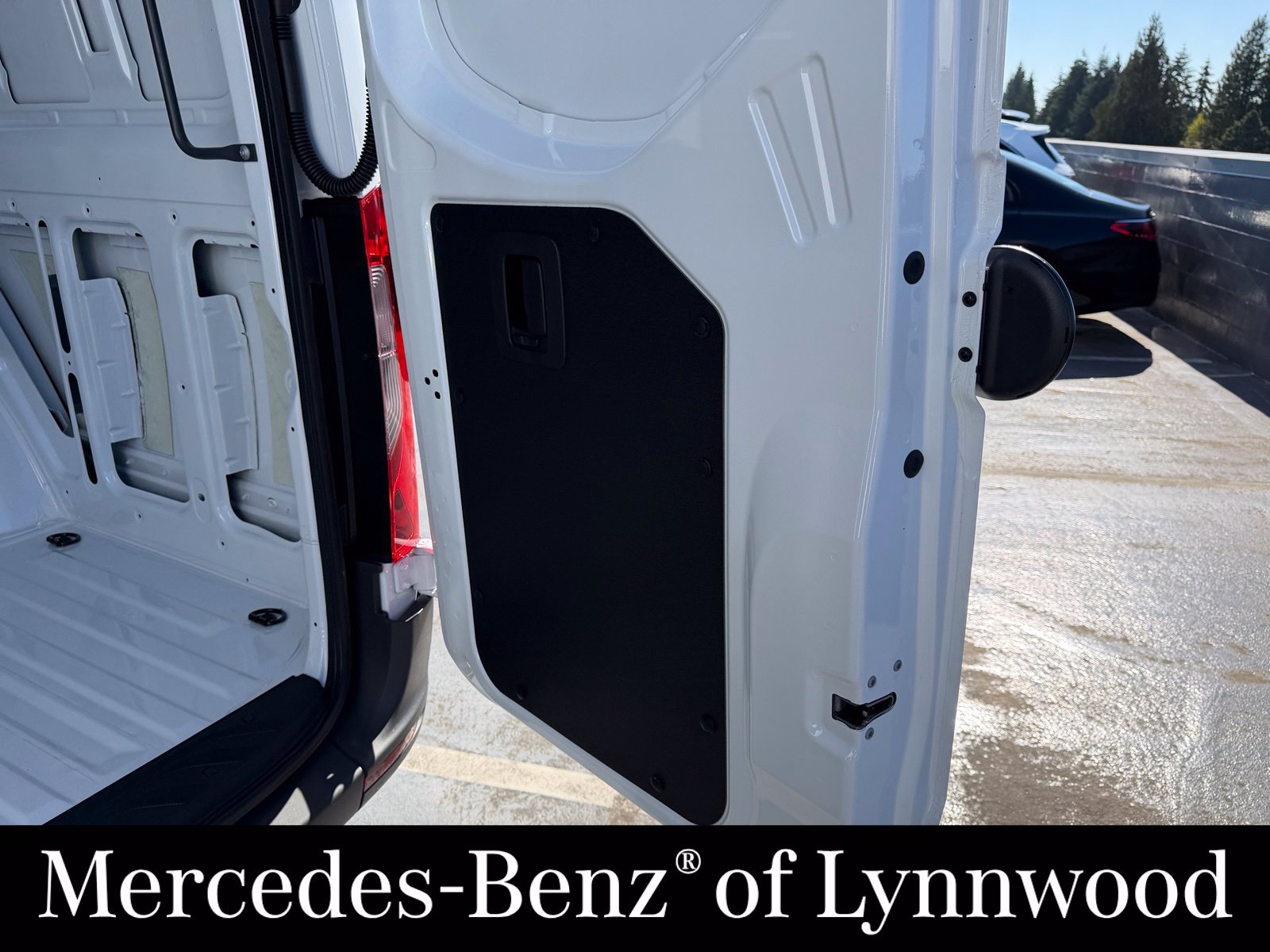 Used 2025 Mercedes-Benz Sprinter 2500 image 10