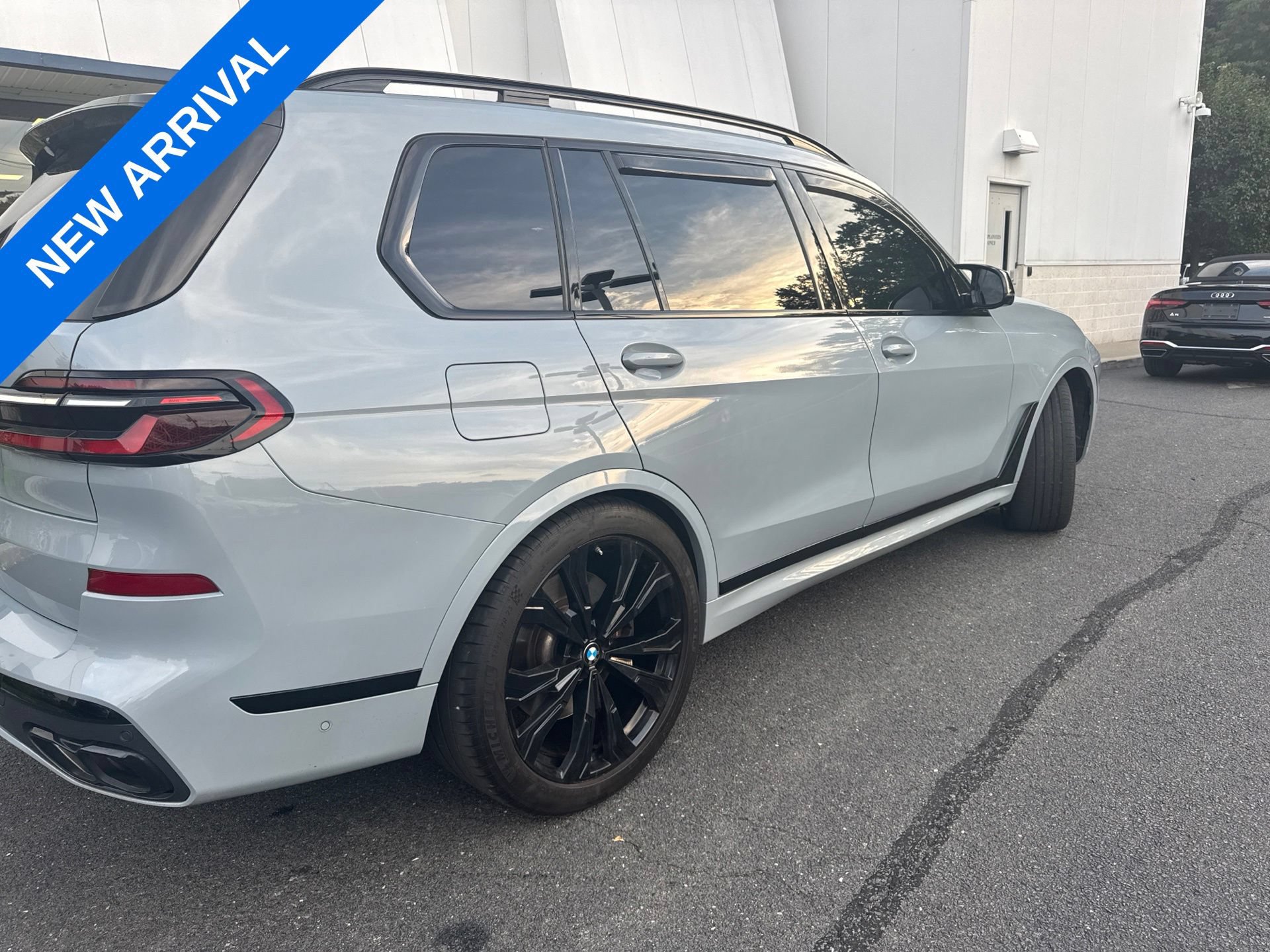 Used 2023 BMW X7 M60i AWD/4WD image 2