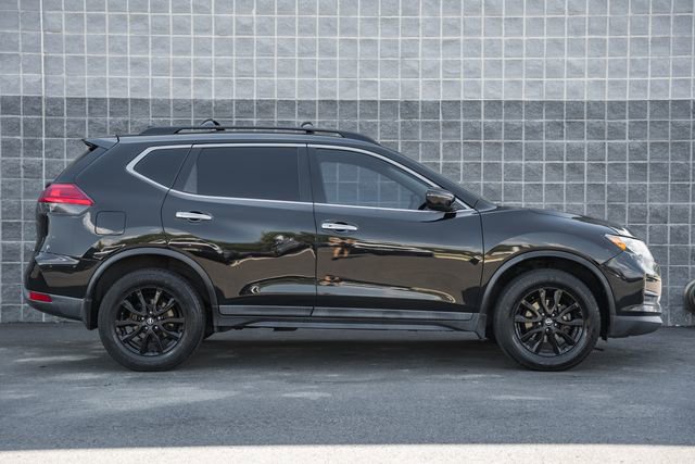 Used 2017 Nissan Rogue SV w/ Midnight Edition Package AWD/4WD image 4