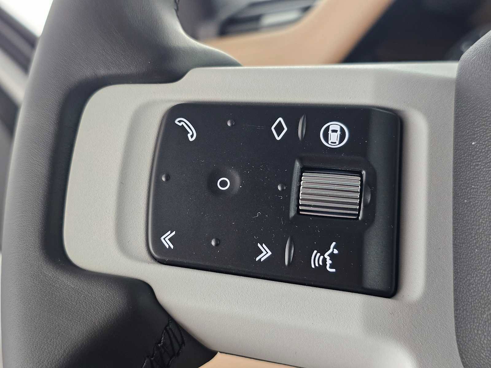 New 2026 Land Rover Defender 110 S image 27