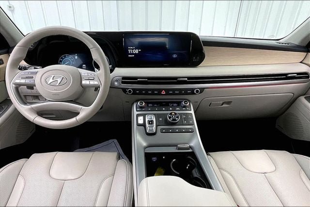 Certified 2025 Hyundai Palisade Limited AWD/4WD image 15