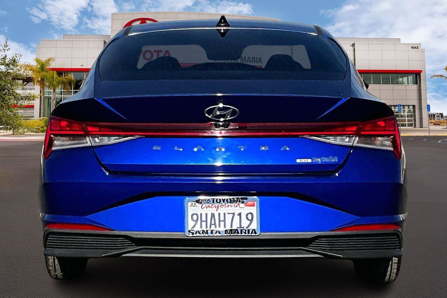Used 2023 Hyundai Elantra Blue image 4