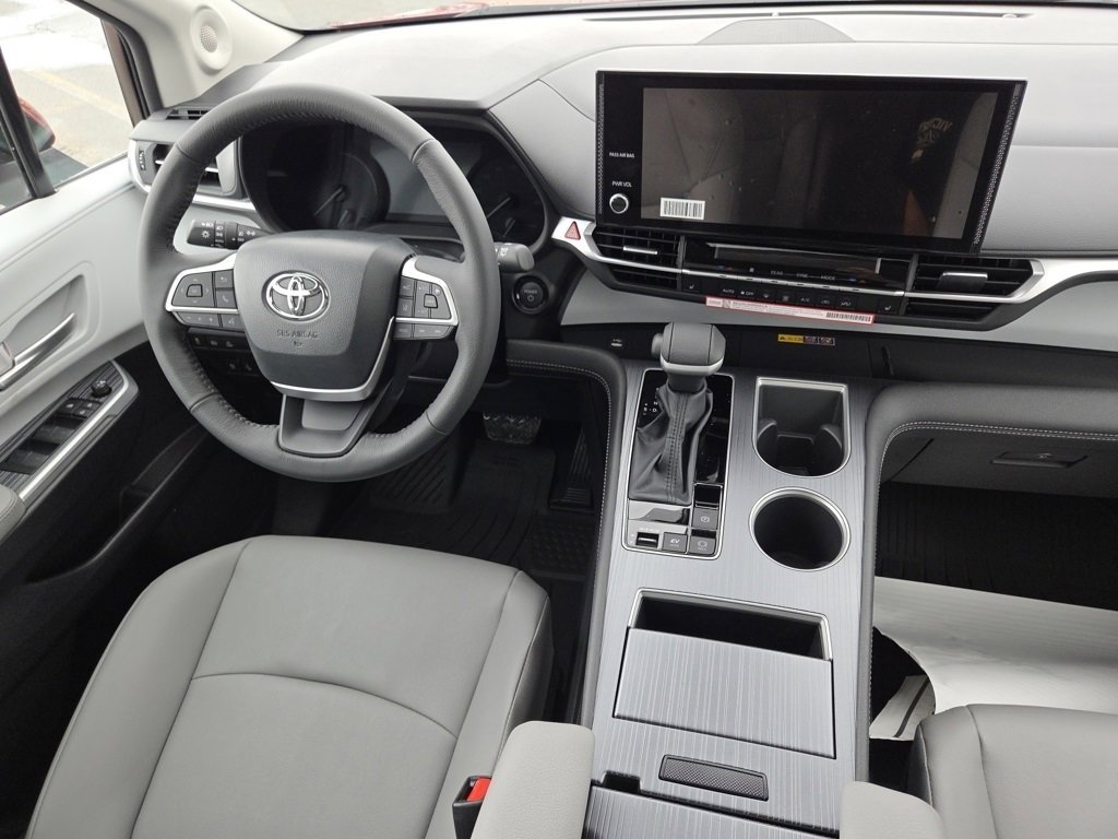 New 2026 Toyota Sienna XLE image 31