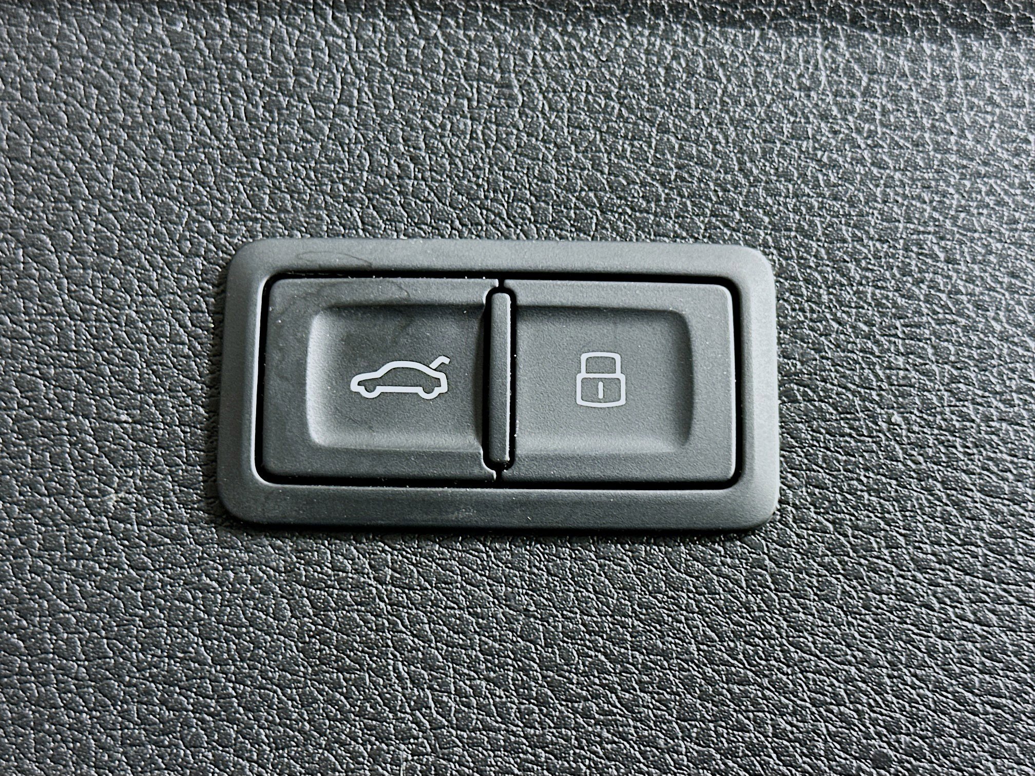 Used 2018 Audi SQ5 Premium Plus w/ S Sport Package image 31