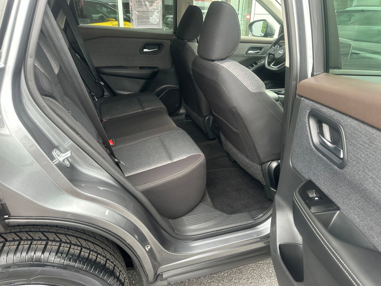 Used 2023 Nissan Rogue SV AWD/4WD image 11