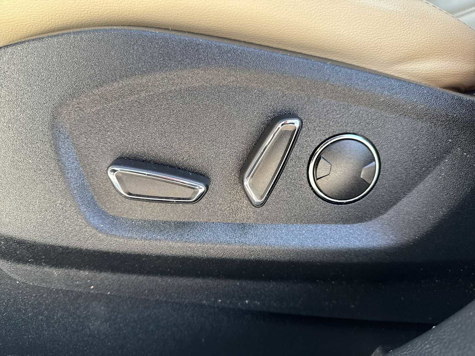 Used 2019 Ford Edge SEL w/ Equipment Group 201A FWD image 17