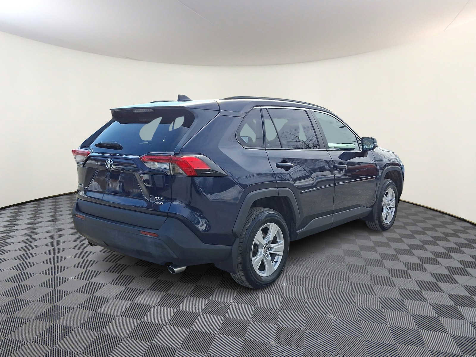 Used 2021 Toyota RAV4 XLE w/ Convenience Package image 6