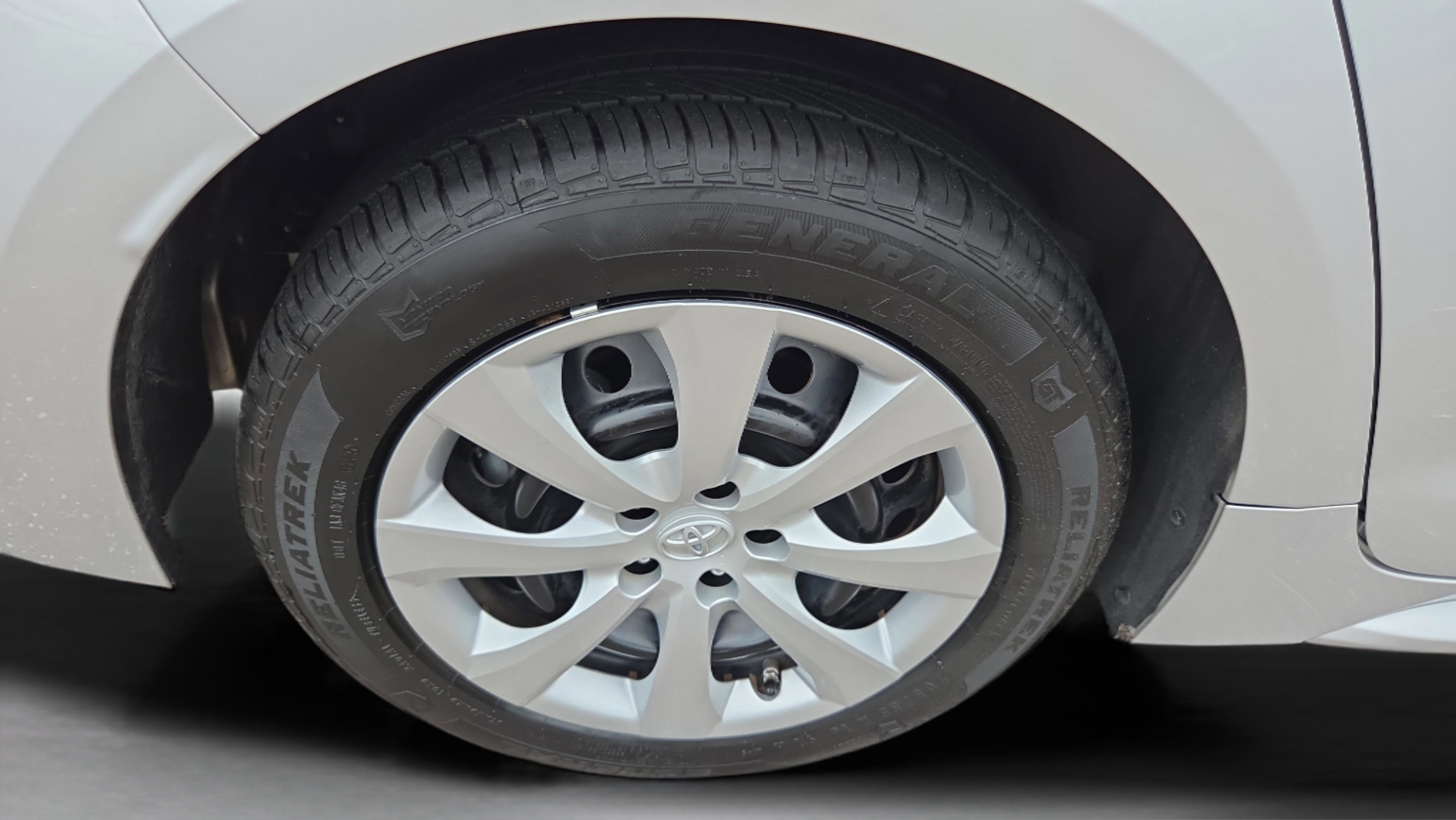 Used 2020 Toyota Corolla LE FWD image 32