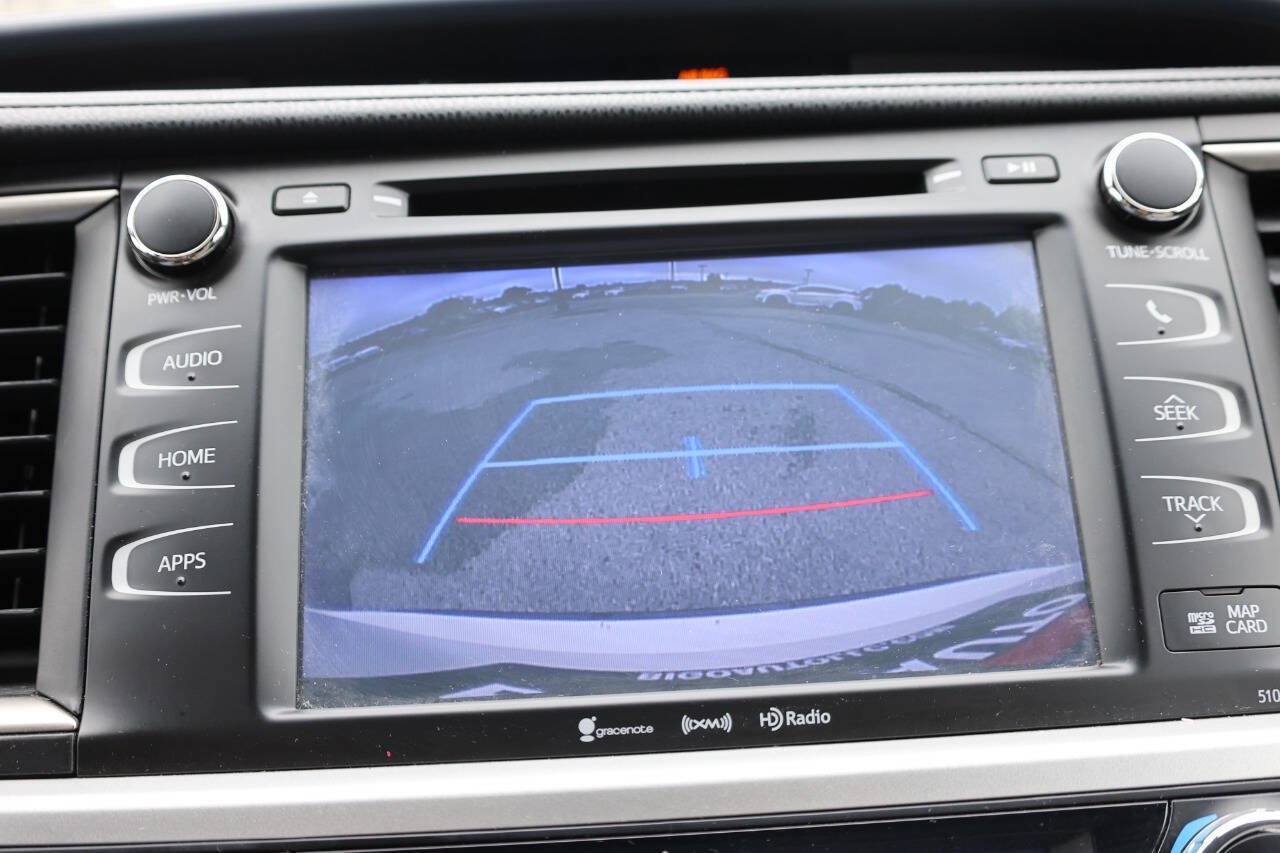 Used 2016 Toyota Highlander XLE AWD/4WD image 25