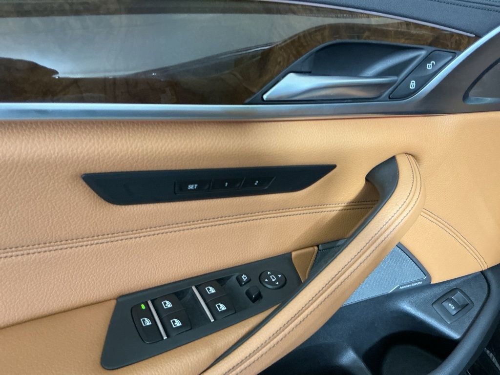 Used 2018 BMW M550i xDrive w/ Dynamic Handling Package image 19