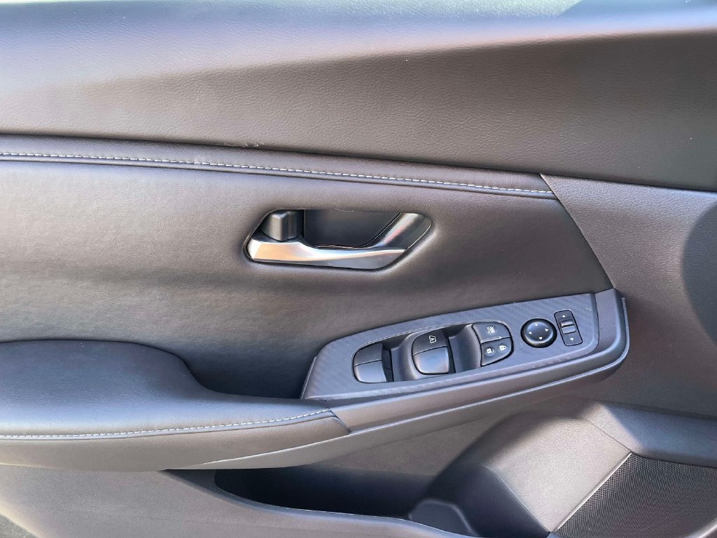 Used 2025 Nissan Sentra SV FWD image 18
