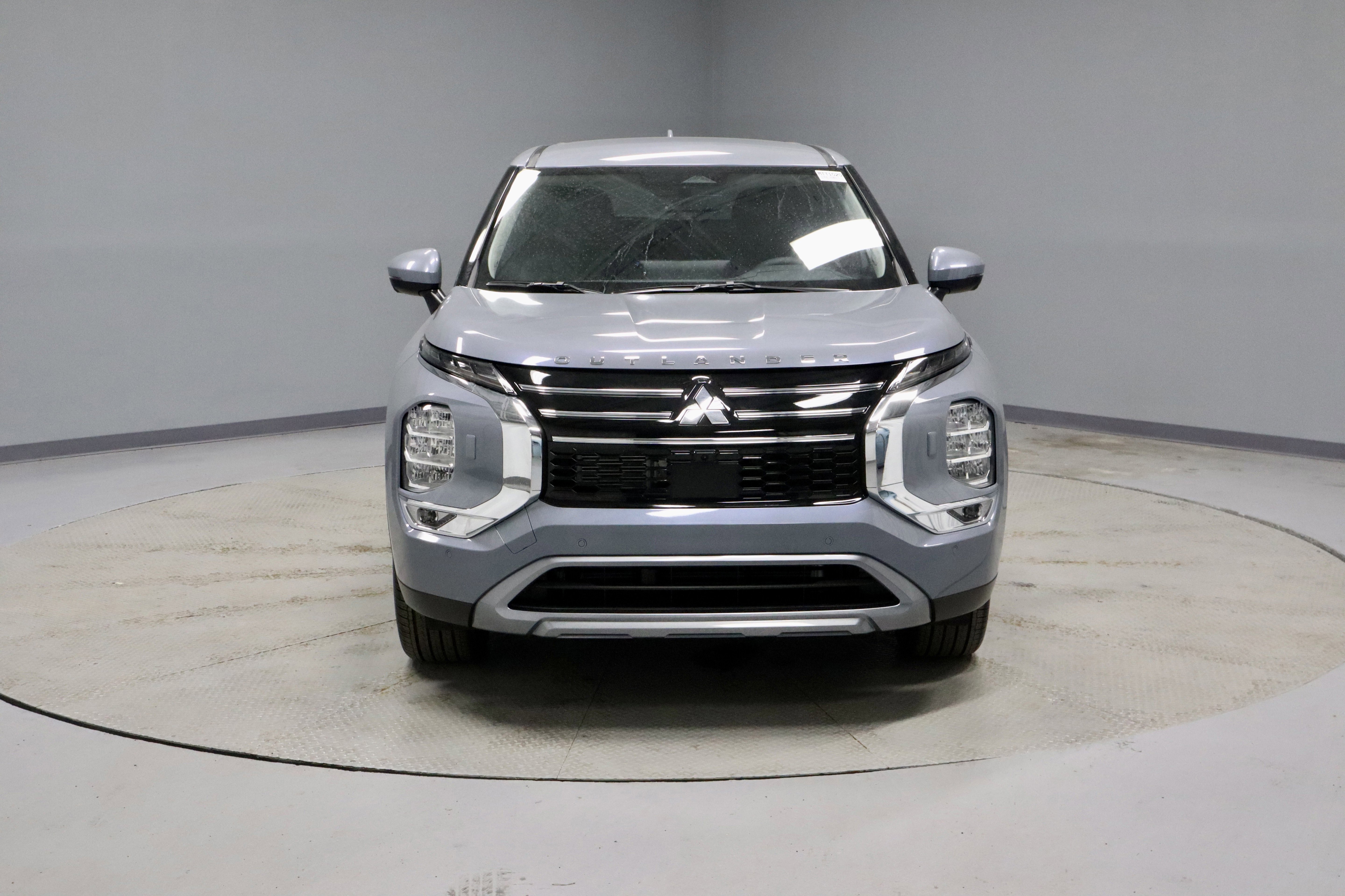 New 2026 Mitsubishi Outlander SE image 3